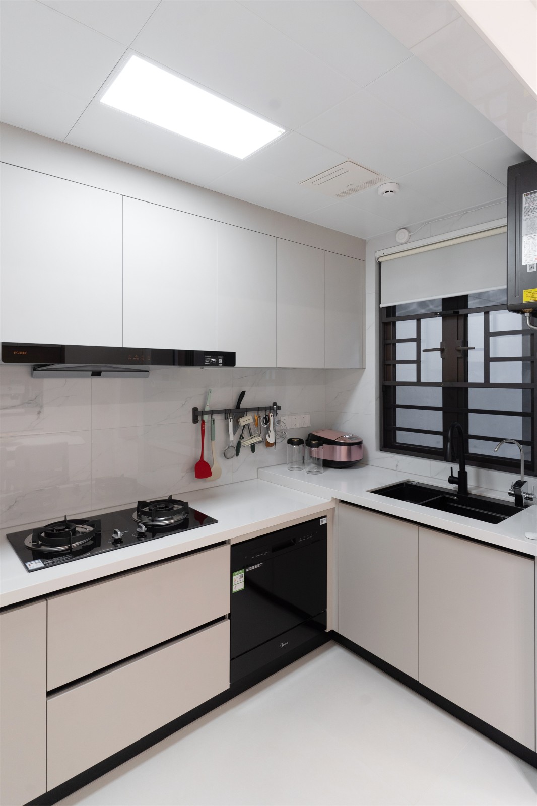 大唐新希望臻園116平奶油風(fēng)廚房裝修實景圖