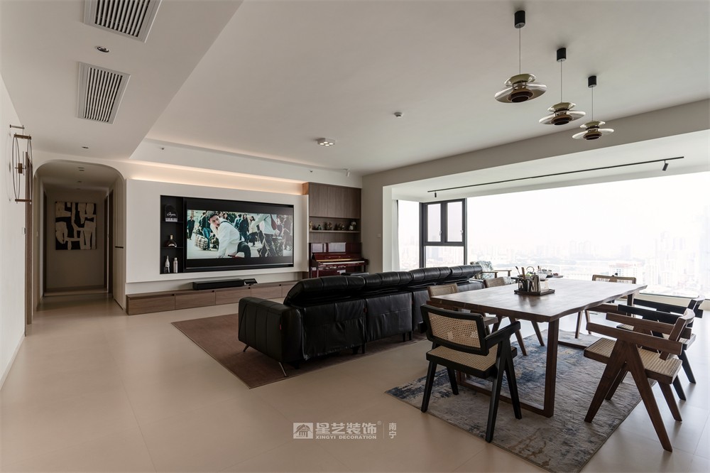 上水灣200平現(xiàn)代原木風餐廳裝修完工實景圖