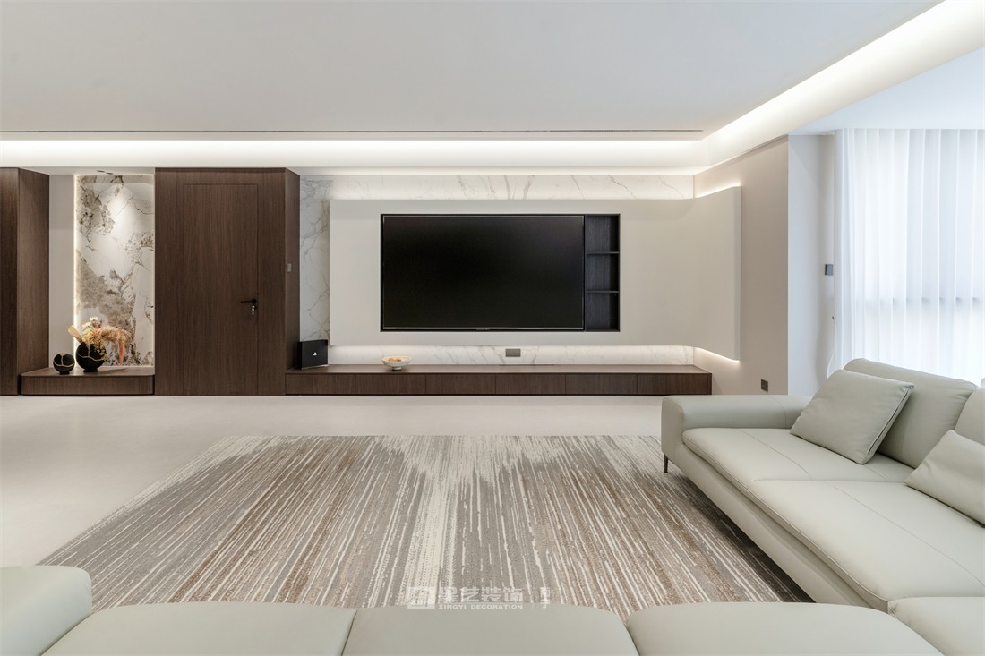 大唐臻觀196平現(xiàn)代簡約客廳裝修完工實(shí)景