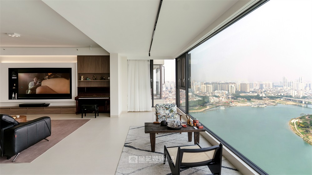 上水灣200平現(xiàn)代原木風陽臺裝修完工實景圖