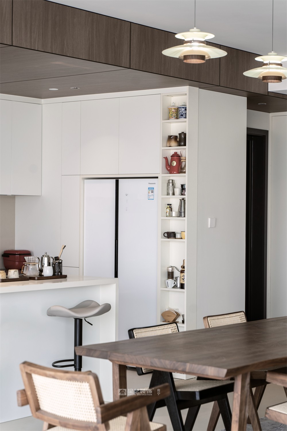 上水灣200平現(xiàn)代原木風餐廳裝修完工實景圖