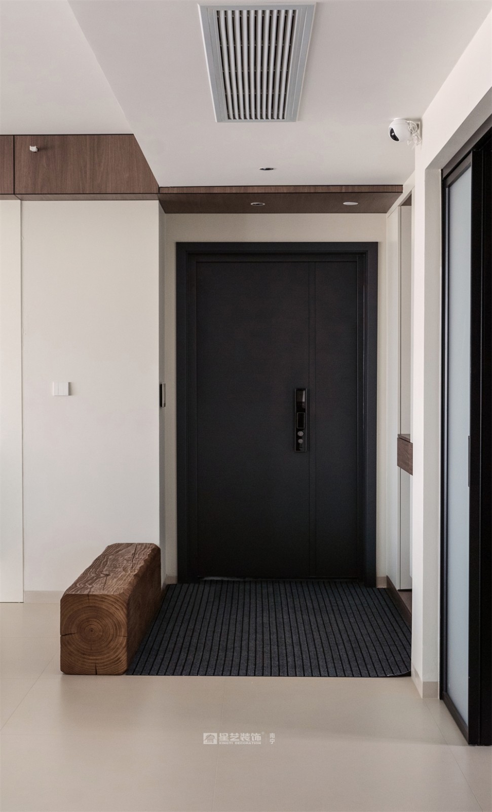 上水灣200平現(xiàn)代原木風入戶裝修完工實景圖