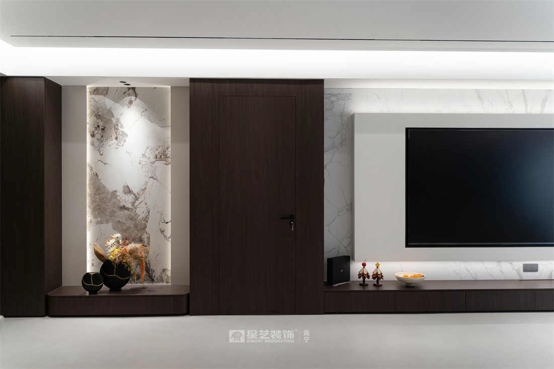 大唐臻觀196平現(xiàn)代簡約客廳裝修完工實(shí)景