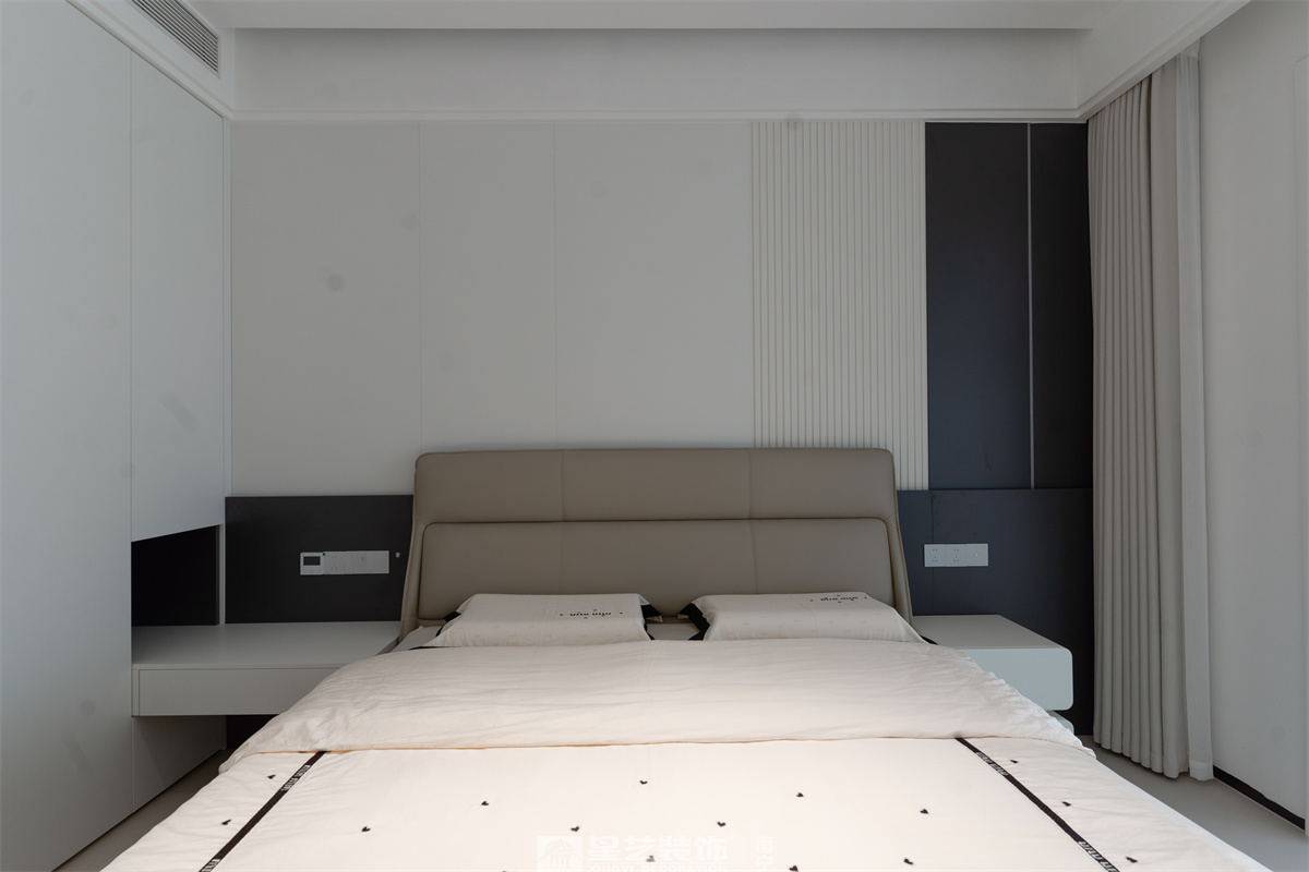 冠江墅169平現(xiàn)代極簡(jiǎn)臥室完工裝修實(shí)景圖