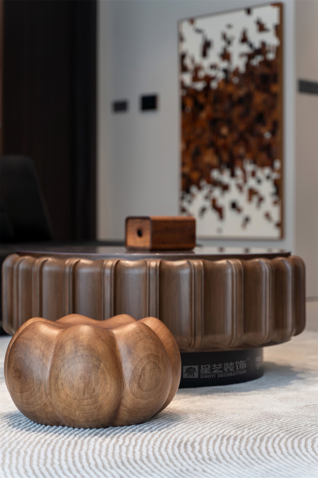 華潤(rùn)西園潤(rùn)府143平意式輕奢客廳裝修完工實(shí)景圖