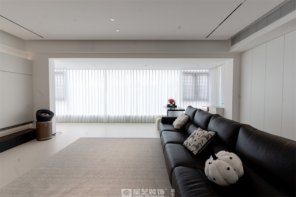 冠江墅169平現(xiàn)代極簡(jiǎn)客廳完工裝修實(shí)景圖