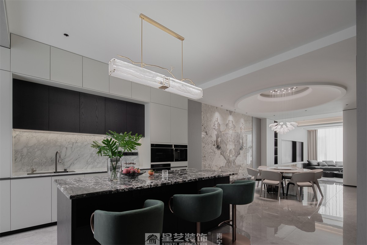 中海央墅500平現(xiàn)代極簡(jiǎn)廚房裝修完工實(shí)景圖