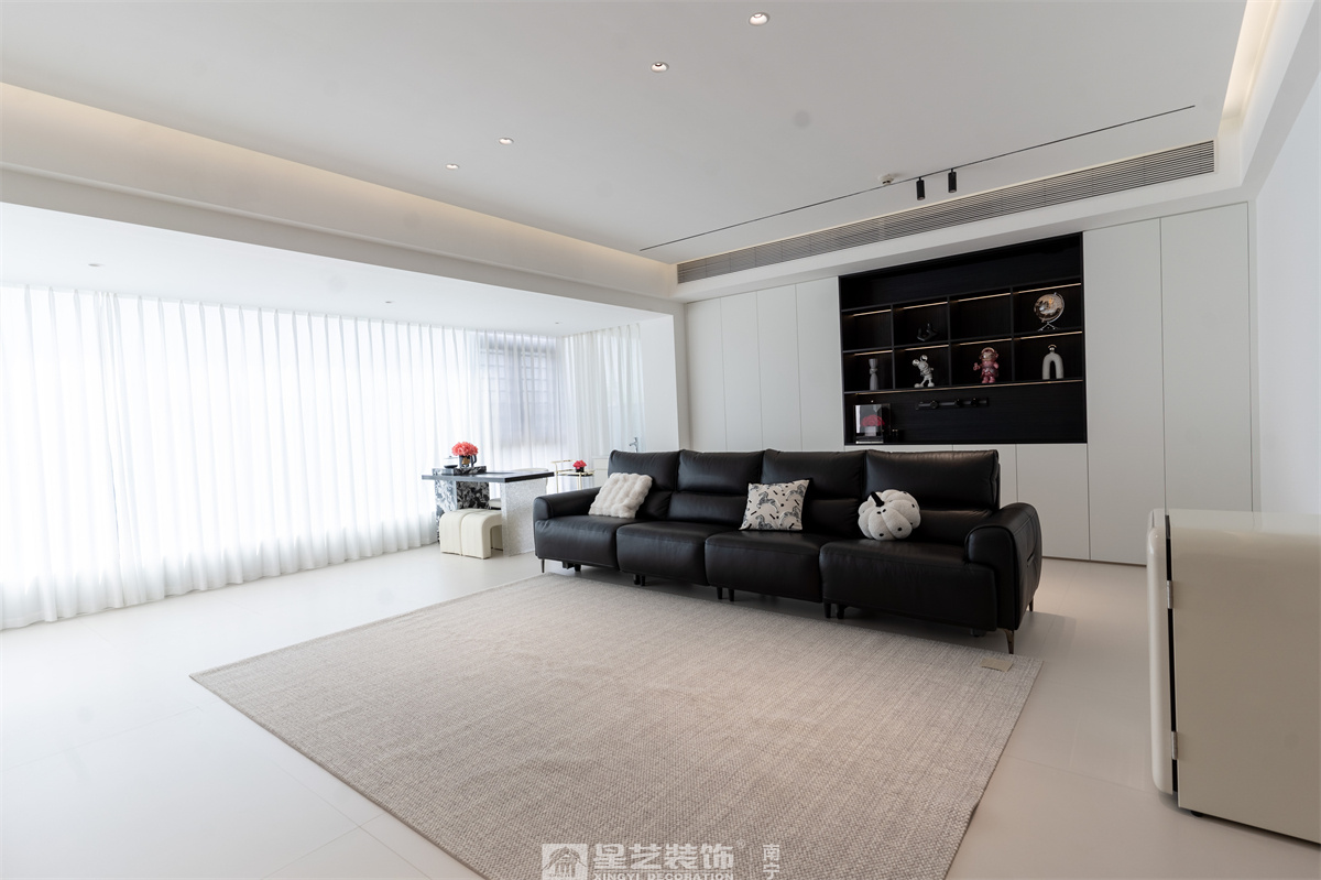 冠江墅169平現(xiàn)代極簡(jiǎn)客廳完工裝修實(shí)景圖