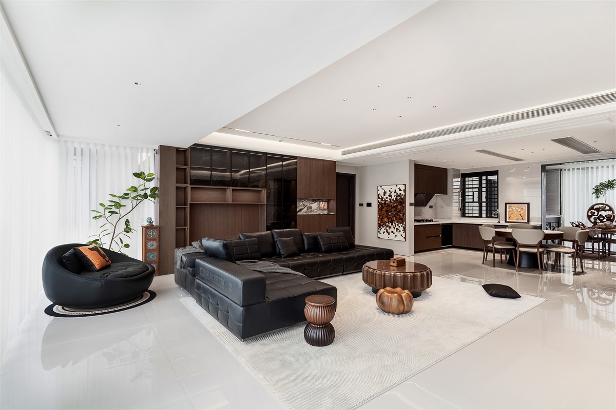 華潤(rùn)西園潤(rùn)府143平意式輕奢客廳裝修完工實(shí)景圖