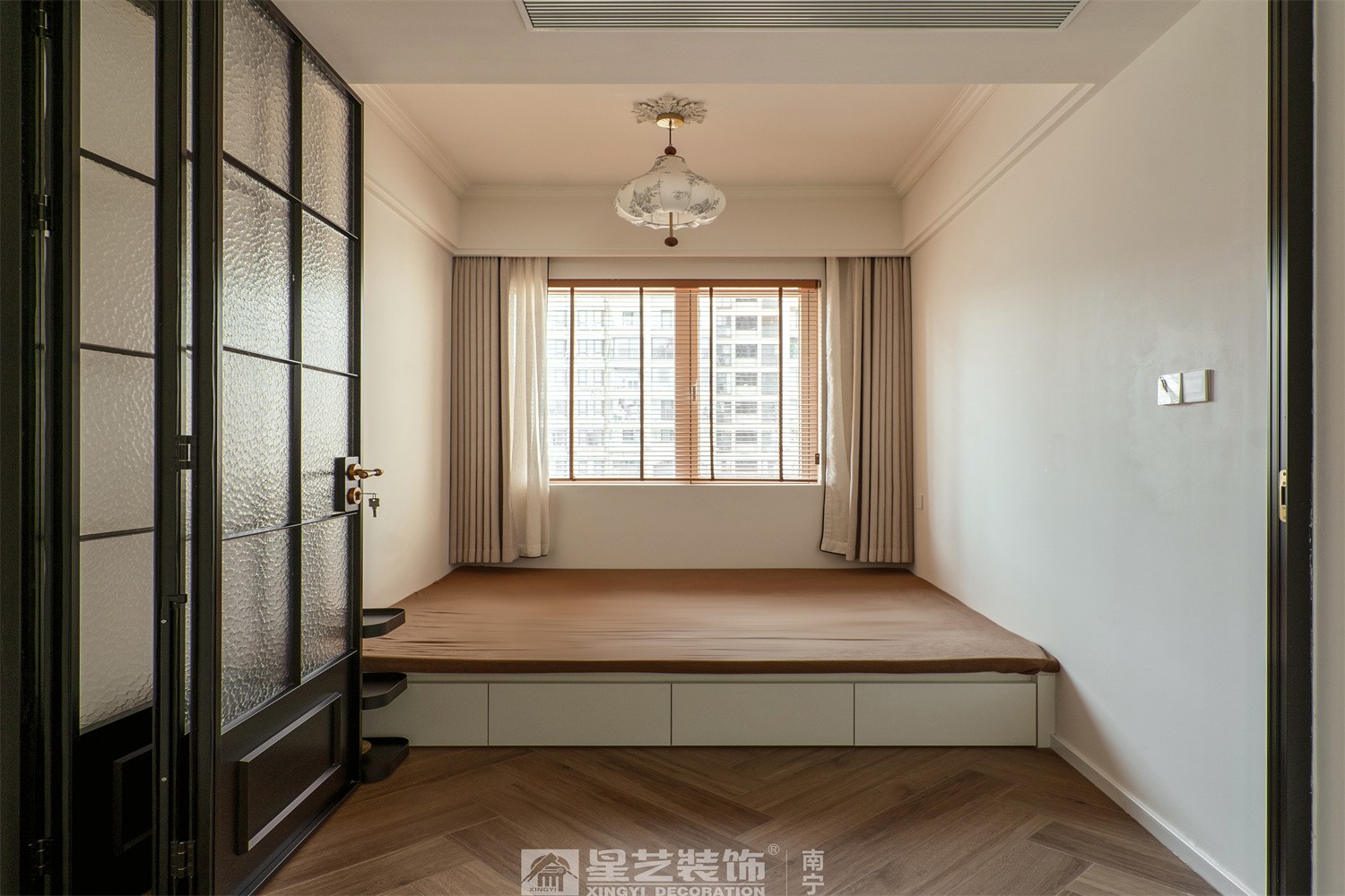 湖畔書院150平法式中古風衛(wèi)臥室裝修完工實景圖