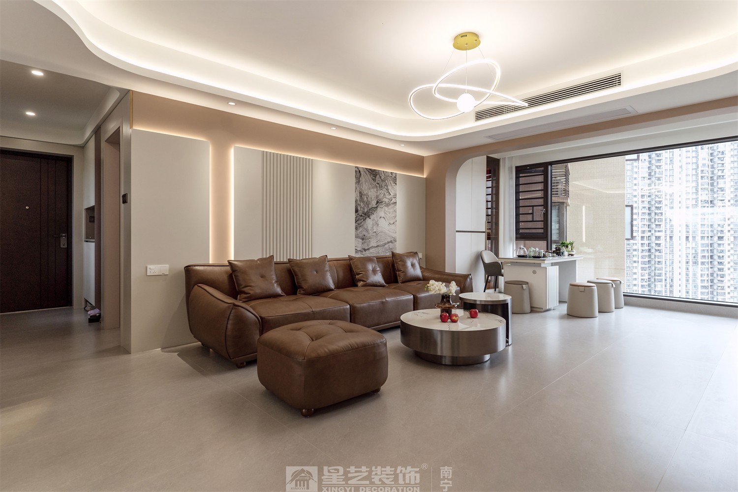 龍光天瀛140平意式輕奢客廳裝修完工實(shí)景圖