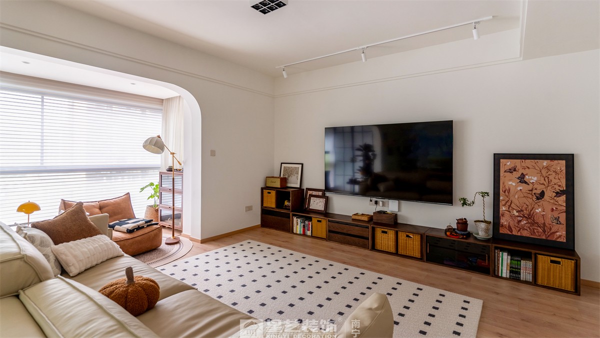 金科博翠山180平中古風(fēng)裝修客廳完工實(shí)景圖