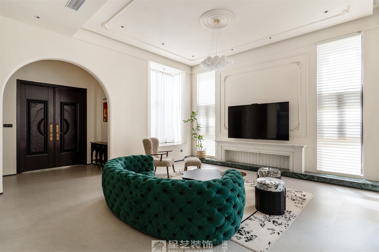 盛世江山300平中古風客廳裝修完工實景圖