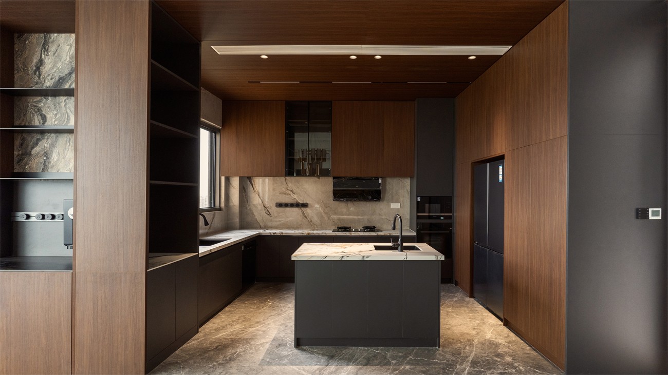 嘉和城依云灣800平現(xiàn)代輕奢廚房裝修完工實(shí)景圖