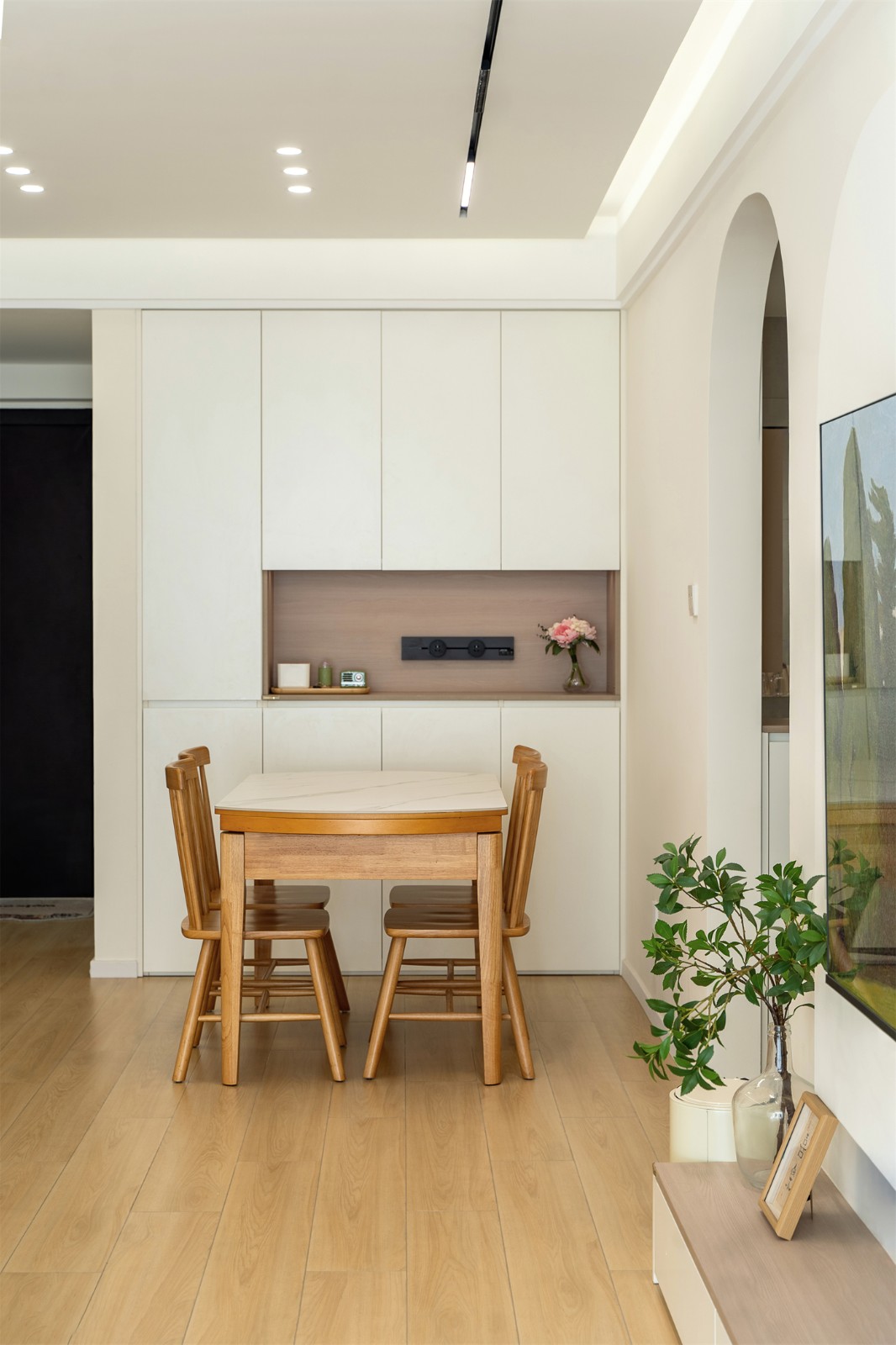 保利領(lǐng)秀廣場75平奶油風(fēng)餐廳裝修實景圖