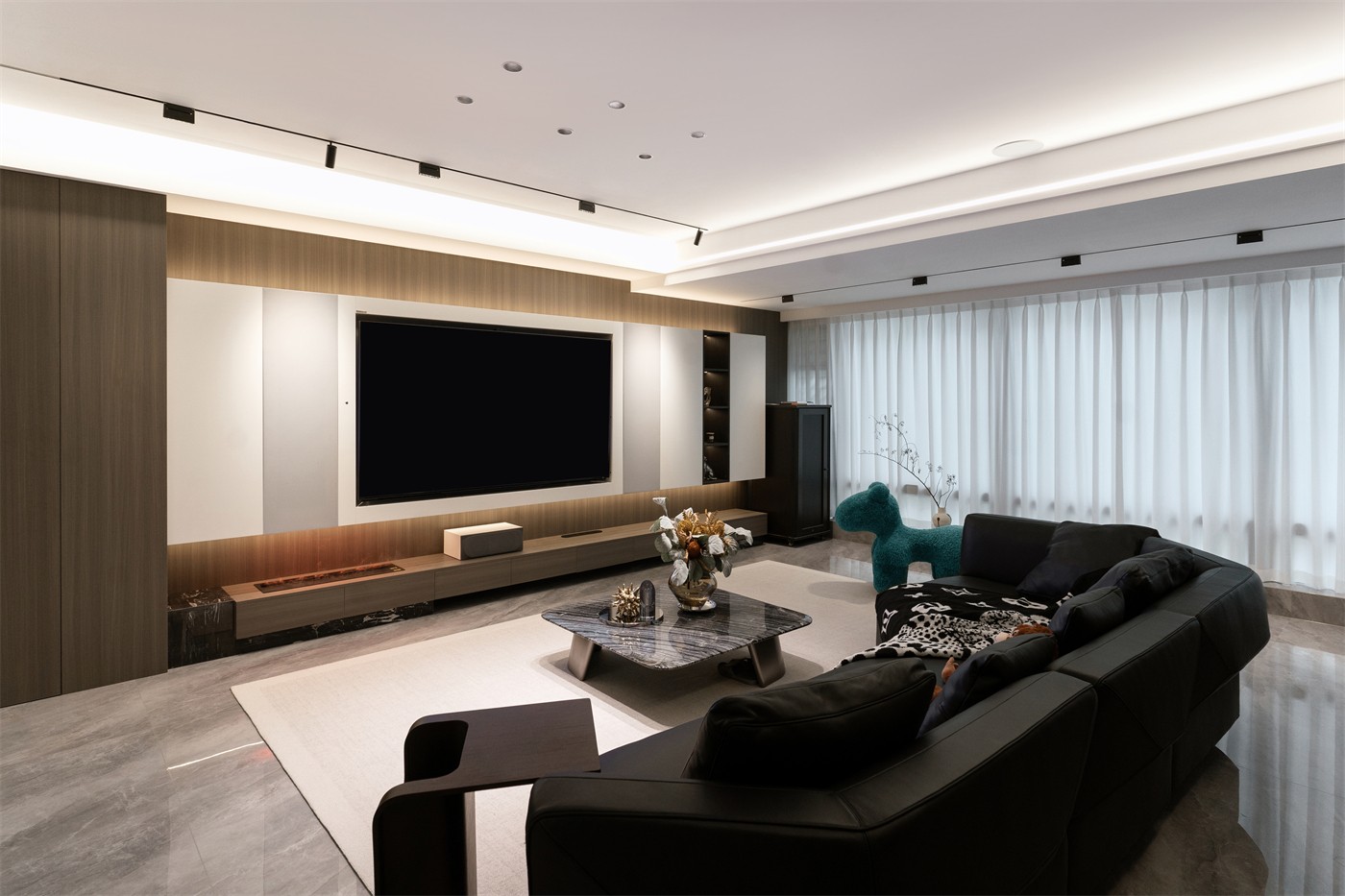 保利冠江墅143平意式輕奢客廳裝修完工實景圖