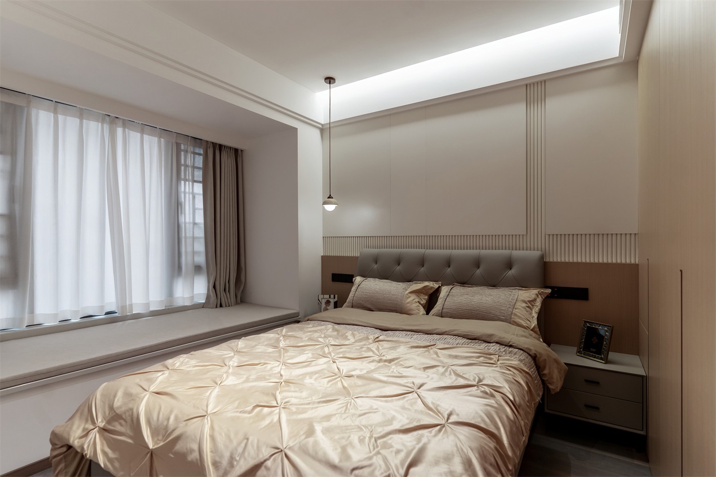 保利冠江墅143平意式輕奢臥室裝修完工實景圖