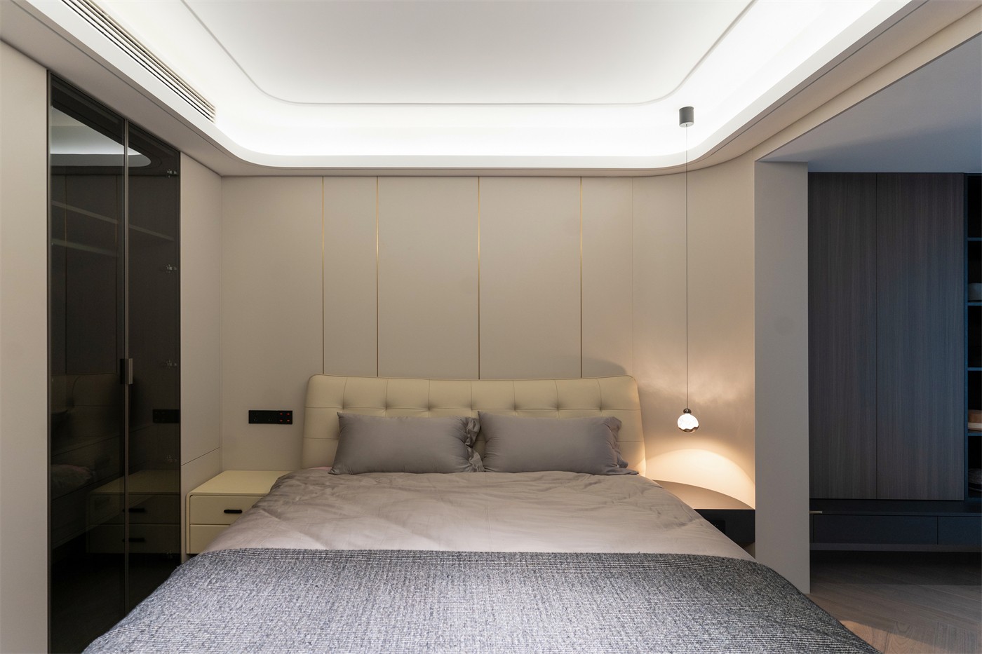 保利冠江墅143平意式輕奢臥室裝修完工實景圖