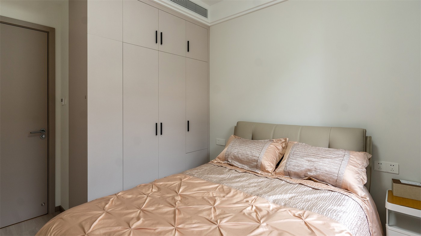 保利天悅臺143平現(xiàn)代風格臥室裝修實景圖