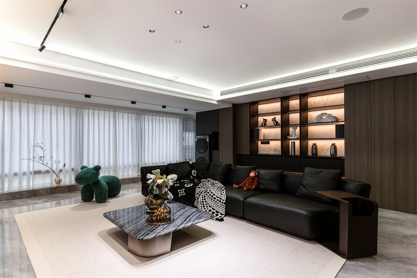 保利冠江墅143平意式輕奢客廳裝修完工實景圖