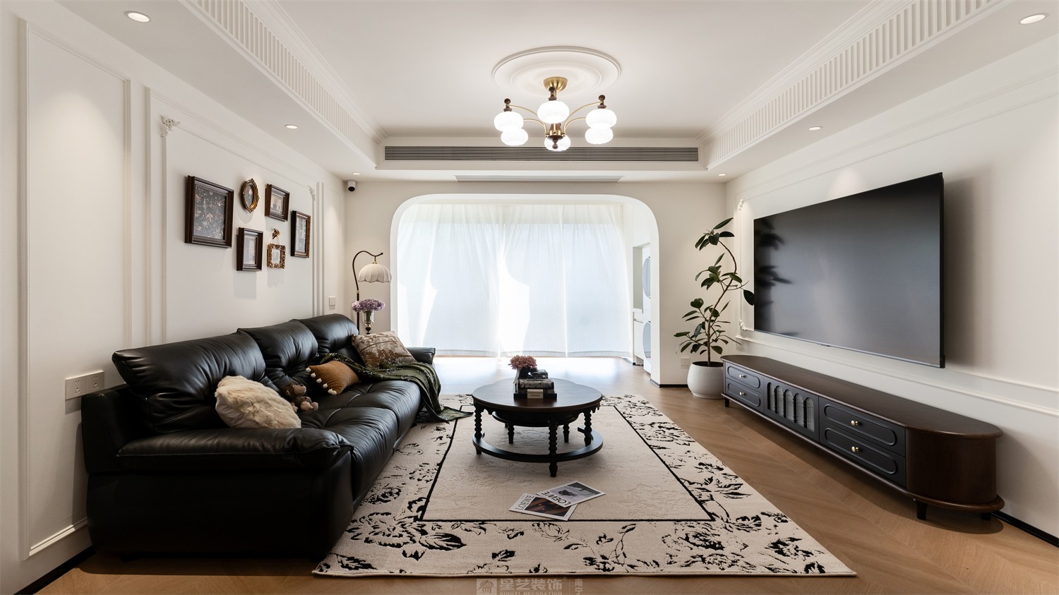 東方尊府118平中古風(fēng)客廳裝修完工實(shí)景圖