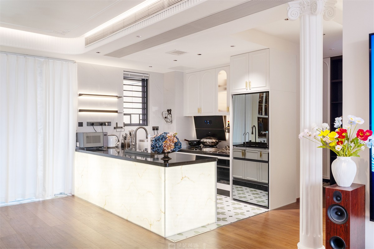 建發(fā)縵云143平法式風格廚房裝修實景圖