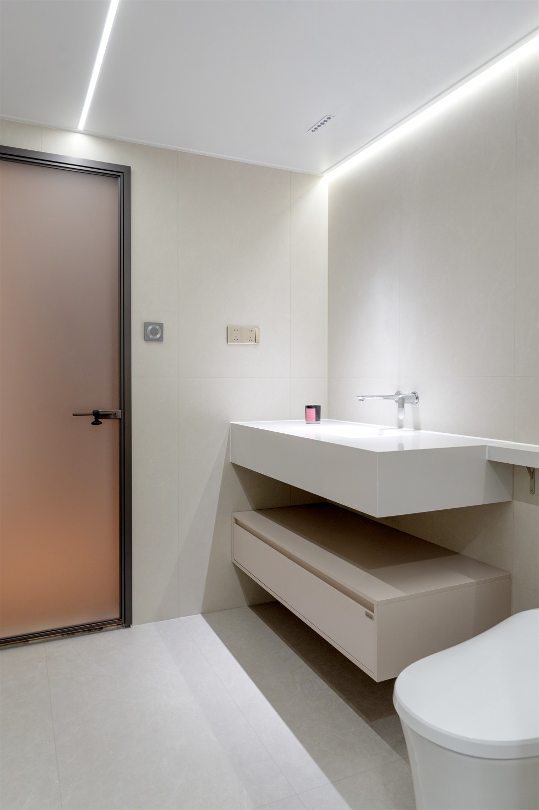 龍光玖瓏湖271平現(xiàn)代風(fēng)格衛(wèi)生間裝修實(shí)景圖