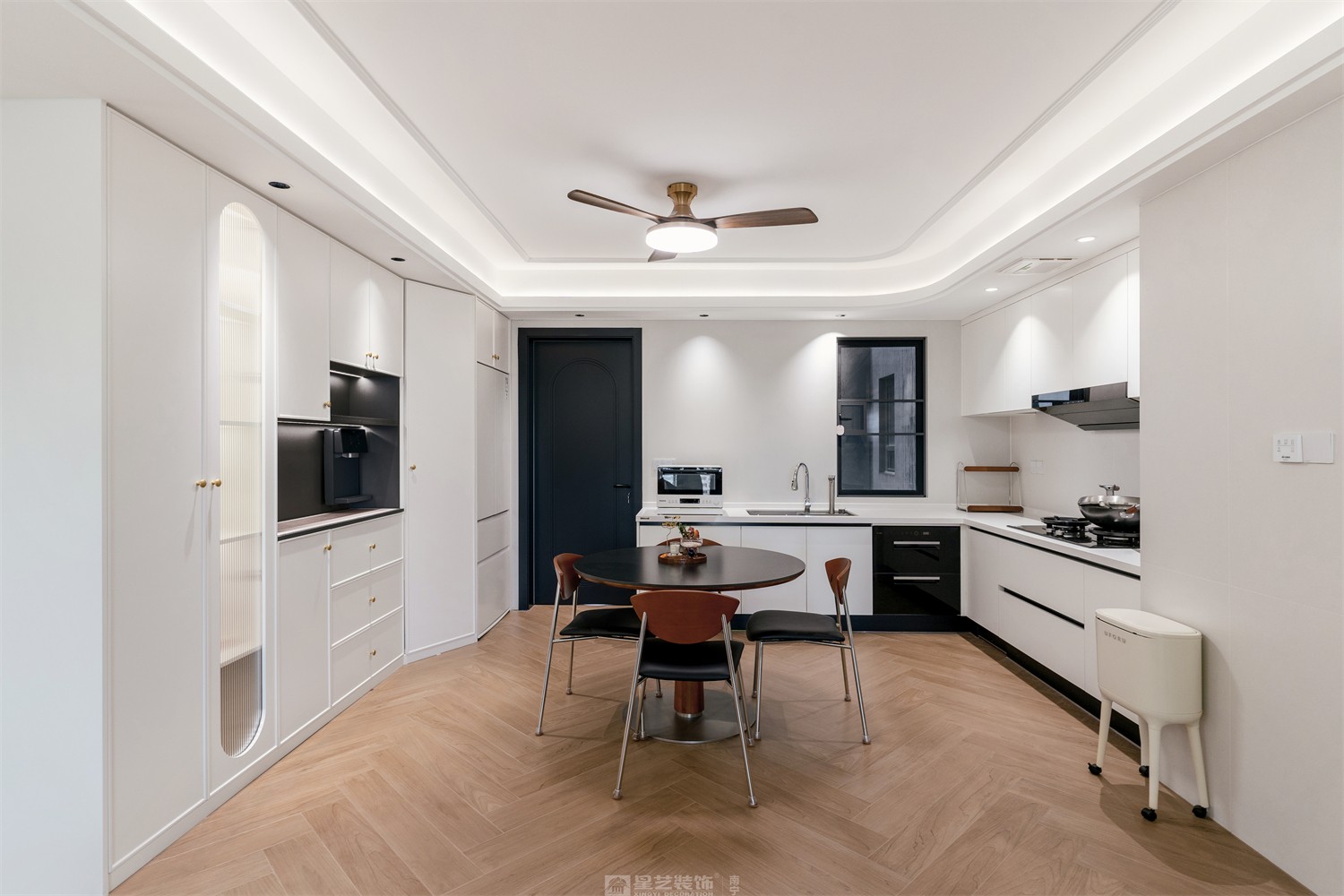 華潤(rùn)中山府113平法式中古廚房裝修完工實(shí)景圖