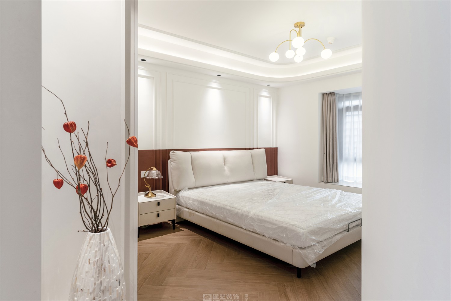 華潤(rùn)中山府113平法式中古臥室裝修完工實(shí)景圖