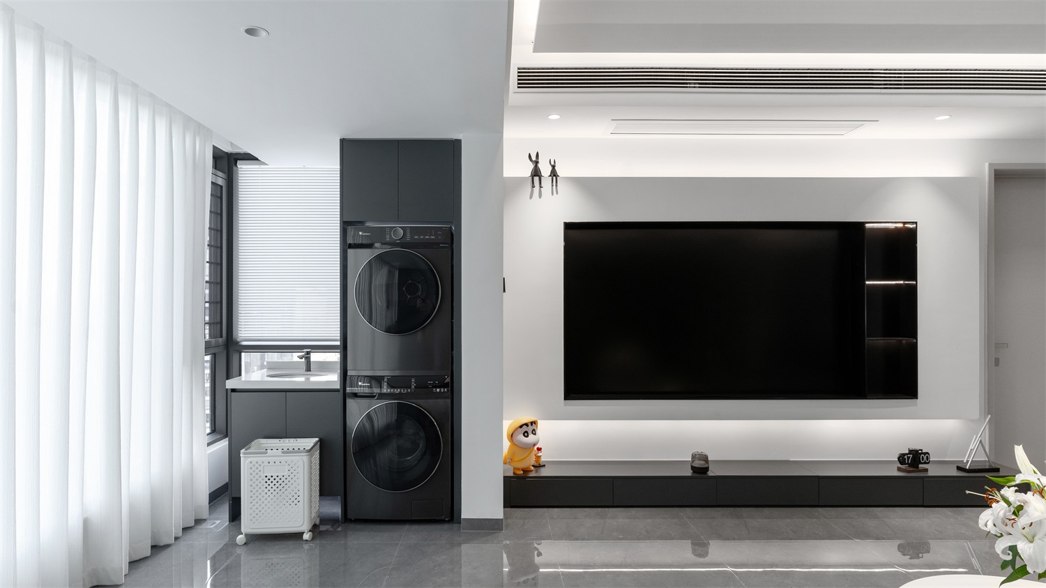 錦云湖光118平現(xiàn)代簡約陽臺裝修實景圖